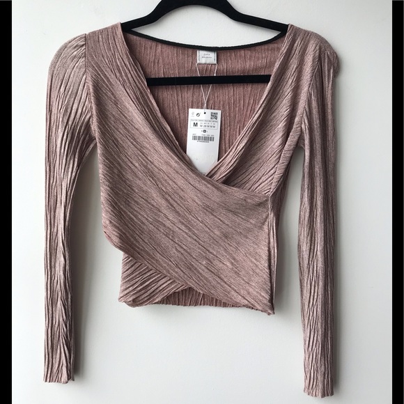 Zara Tops - Zara W/B Collection Surplice Blouse 💞